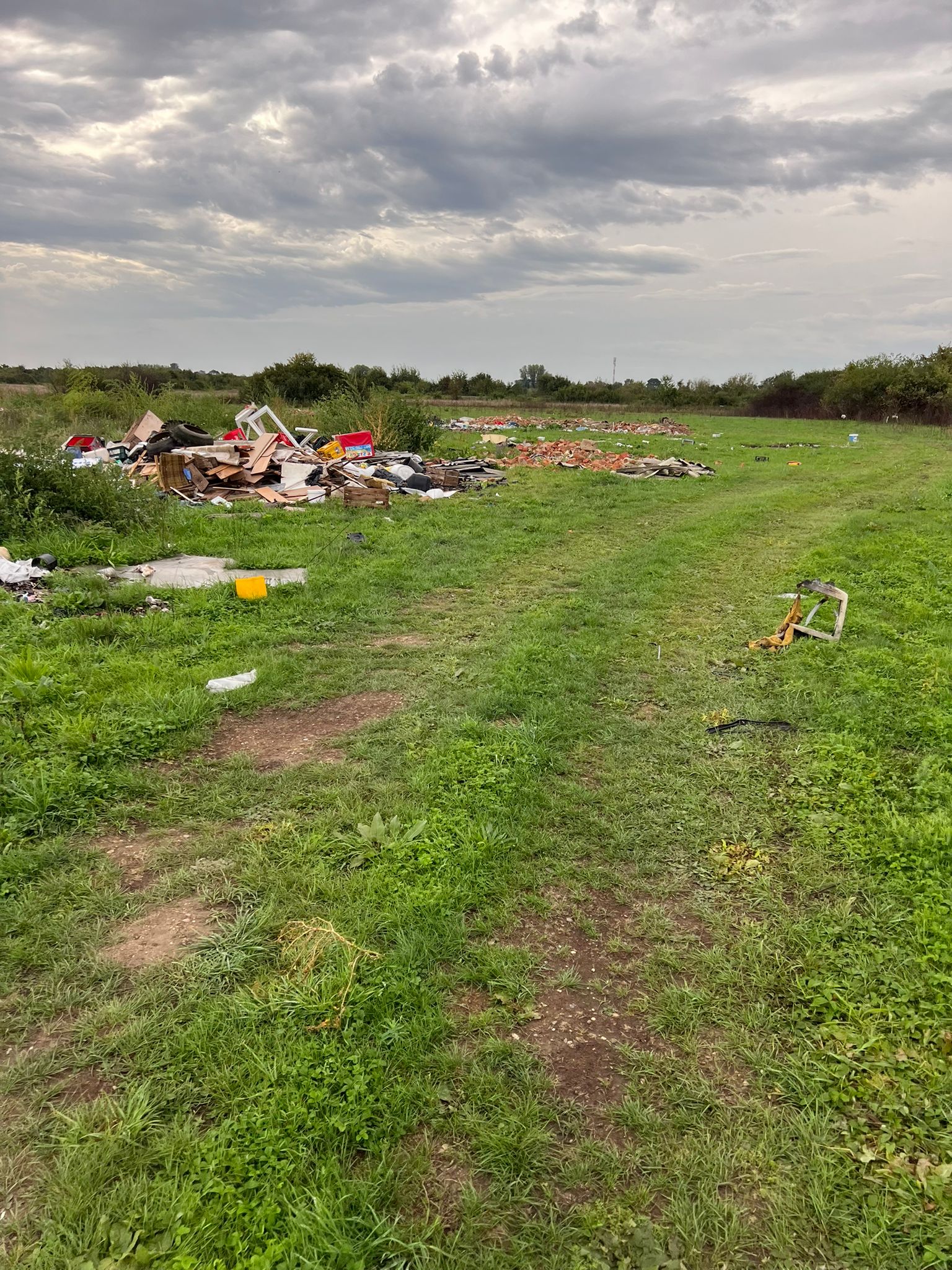 U PRIBISLAVCU NEMA POMAKA Načelnik Ladić apelira na građane da otpad ne odlažu ilegalno! U PRIBISLAVCU NEMA POMAKA Načelnik Ladić apelira na građane da otpad ne odlažu ilegalno!
