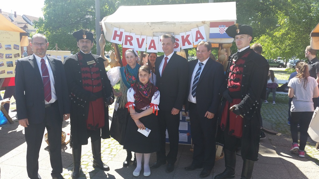 20150507111051865972