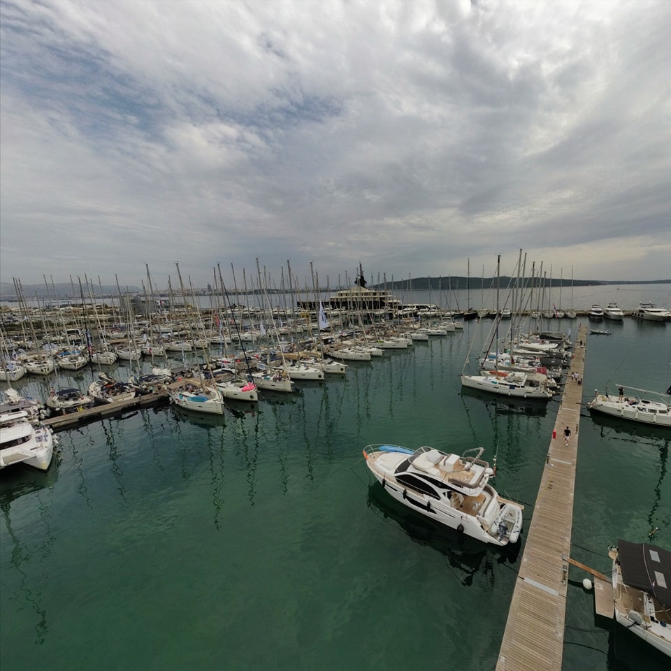 GIMNAZIJA JOSIPA SLAVENSKOG Učenici Marta Premuš i Samuel Šarić tjedan dana plovili Jadranom na projektu ‘Flota mira’