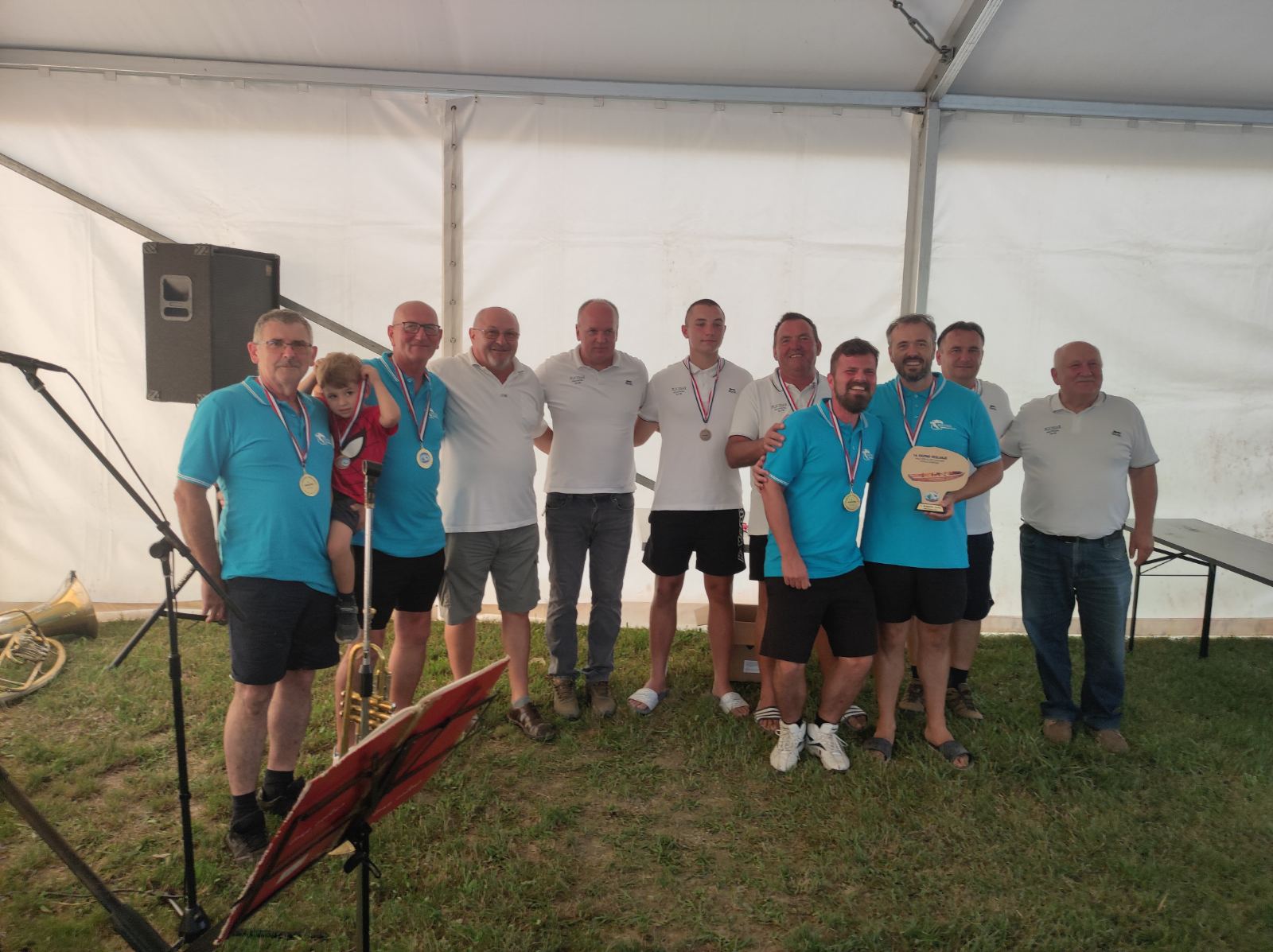 FOTO Pobjednici natjecanja u ekipnom veslanju dravskim čamcima su ekipe ‘Royal transport’ i ‘Fljojsarice’ FOTO Pobjednici natjecanja u ekipnom veslanju dravskim čamcima su ekipe ‘Royal transport’ i ‘Fljojsarice’