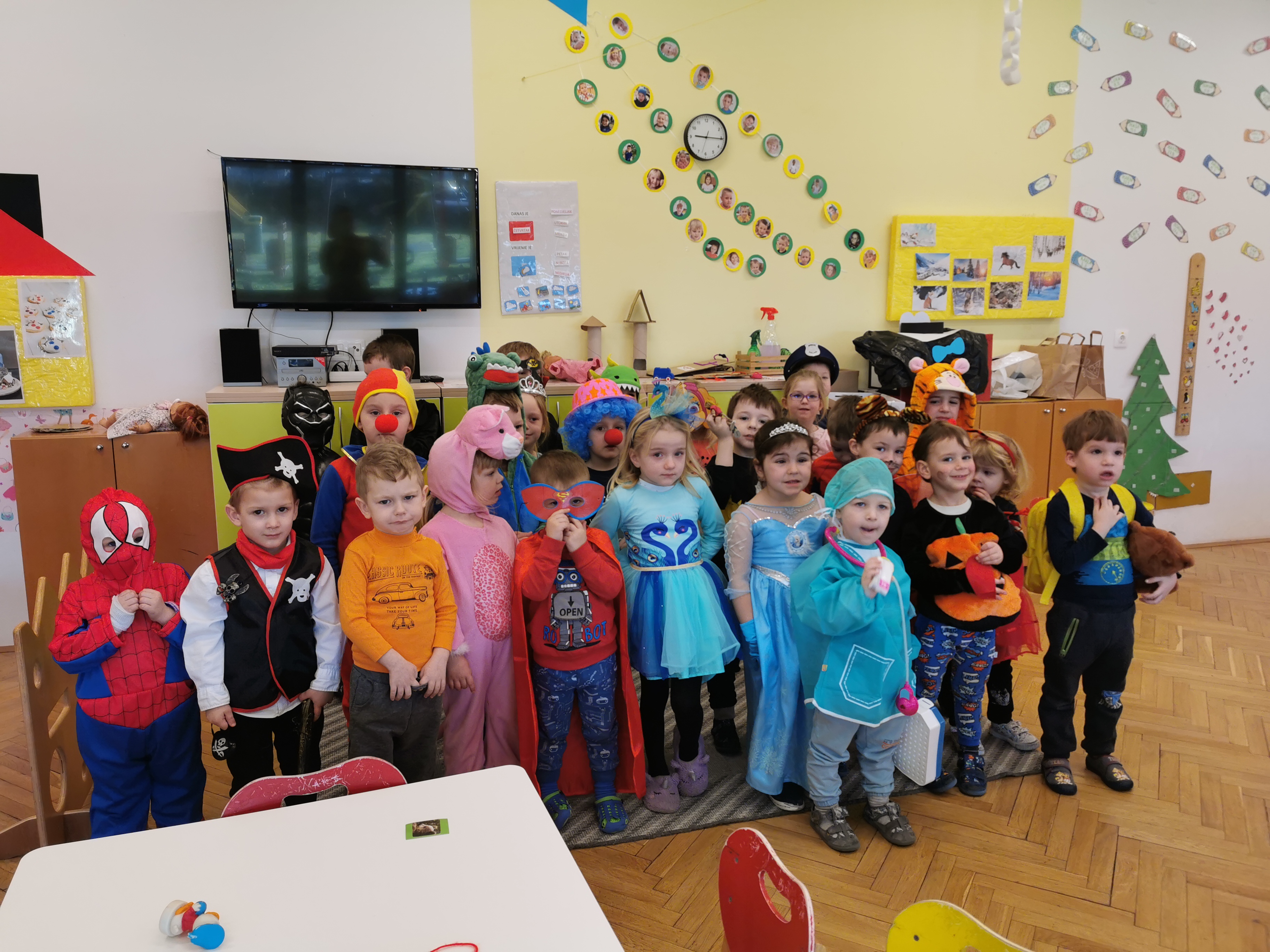 FAŠENK U VRTIĆU Kotoripske mališane balonima i voćem obradovao načelnik Friščić