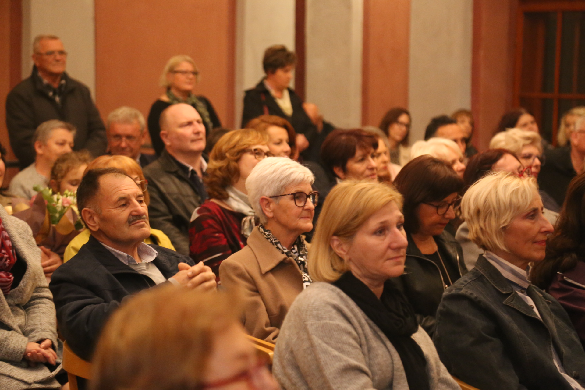 FOTO Predstavljena zbirka pjesama Magdalene Vlah – Hranjec ‘Z maminoga krila’