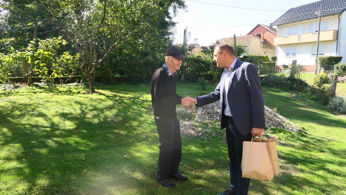Župan Posavec obišao obišao starije građane povodom Međunarodnog dana starijih osoba