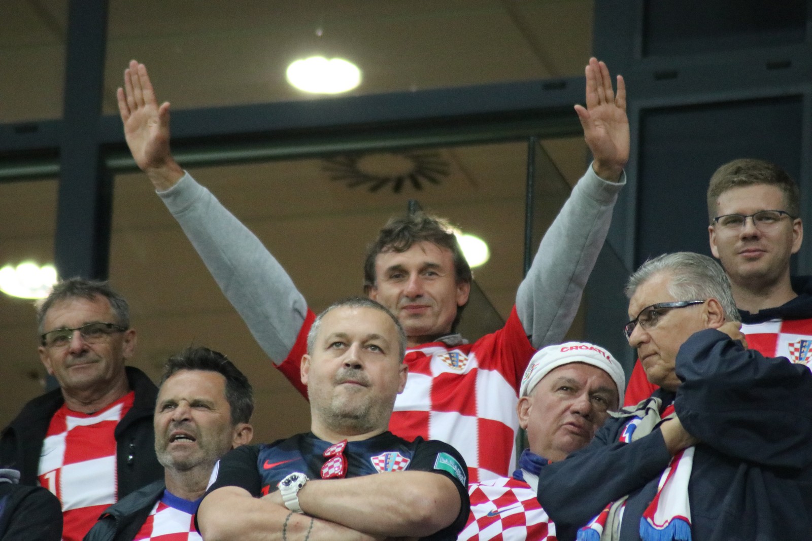 Image 3833581 (auto) Image 3833581 (auto)