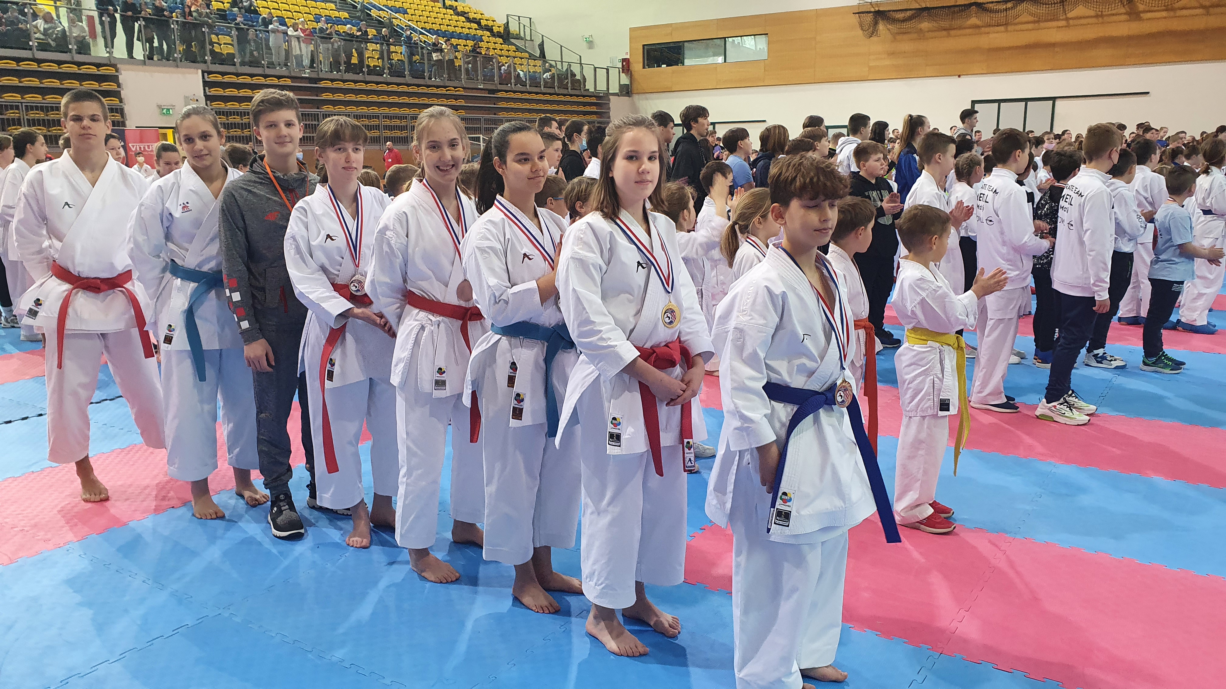 KARATE CENTAR ŠENKOVEC S međunarodnog turnira u Opatiji vratili se sa šest medalja