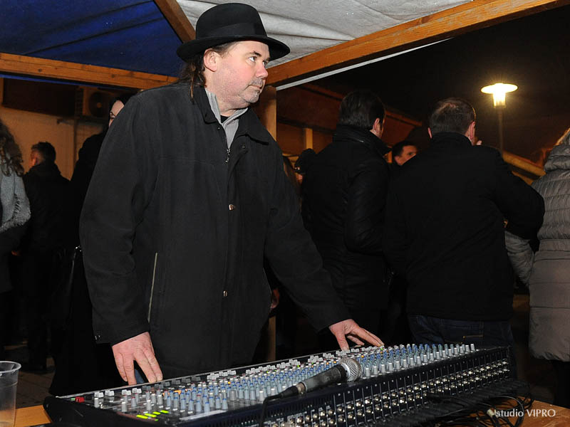 330114077dsc0632149048