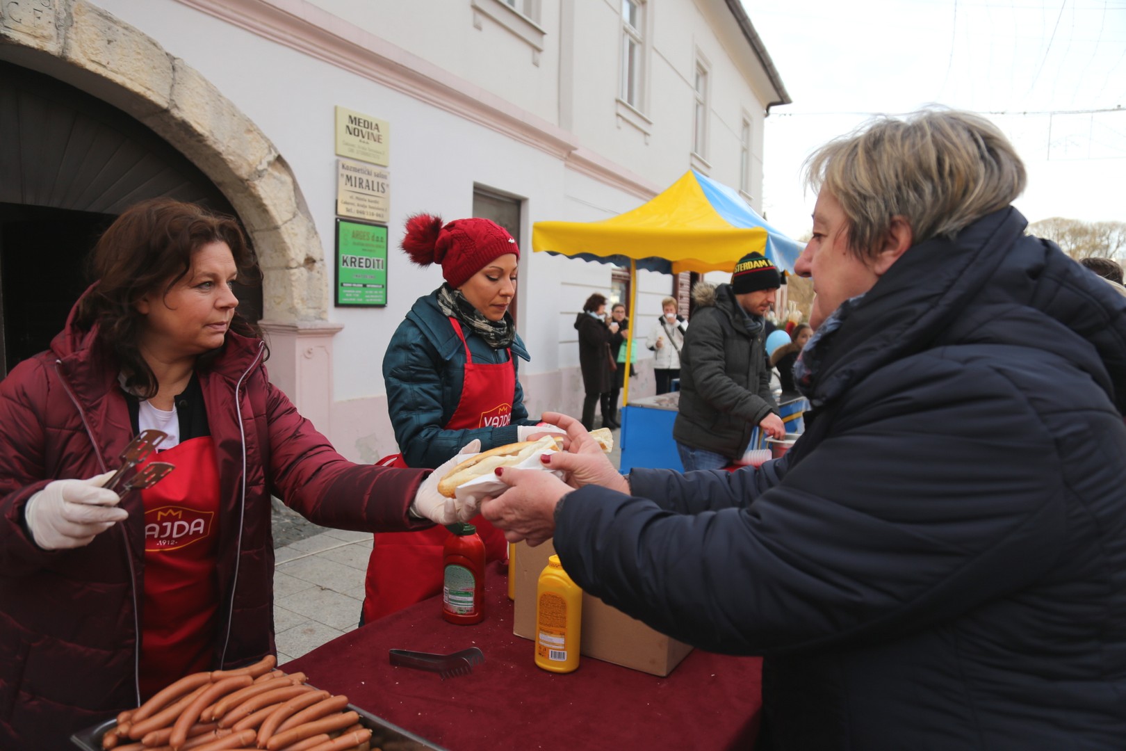 Građanima podijeljeno tisuću hot-dogova u središtu Čakovca