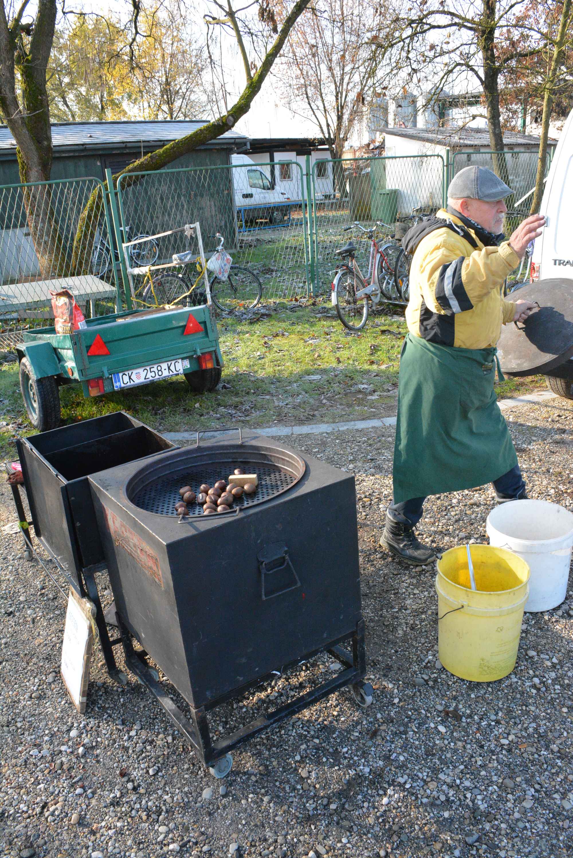 FOTO Čakovečki sajam odolijeva zimskoj hladnoći – posjetitelji hrabro istraživali bogatu ponudu unatoč mrazu na automobilima
