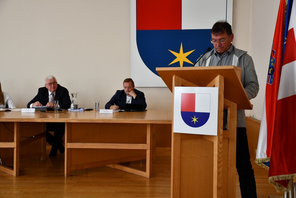 CENTRALIZACIJA BOLNICA Međimurska županija traži ocjenu ustavnosti zakona kojima osnivačka prava nad bolnicama preuzima država CENTRALIZACIJA BOLNICA Međimurska županija traži ocjenu ustavnosti zakona kojima osnivačka prava nad bolnicama preuzima država