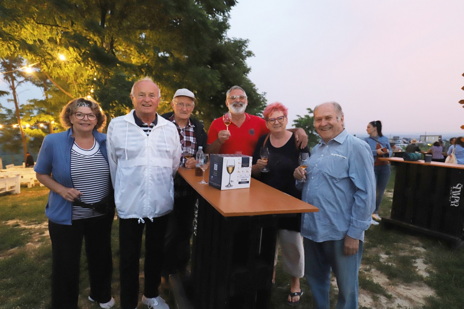 PRIZOR KOJI SE PAMTI Doček prvih zraka ljetnog sunca na Mađerkinom bregu nikog nije ostavio ravnodušnim PRIZOR KOJI SE PAMTI Doček prvih zraka ljetnog sunca na Mađerkinom bregu nikog nije ostavio ravnodušnim