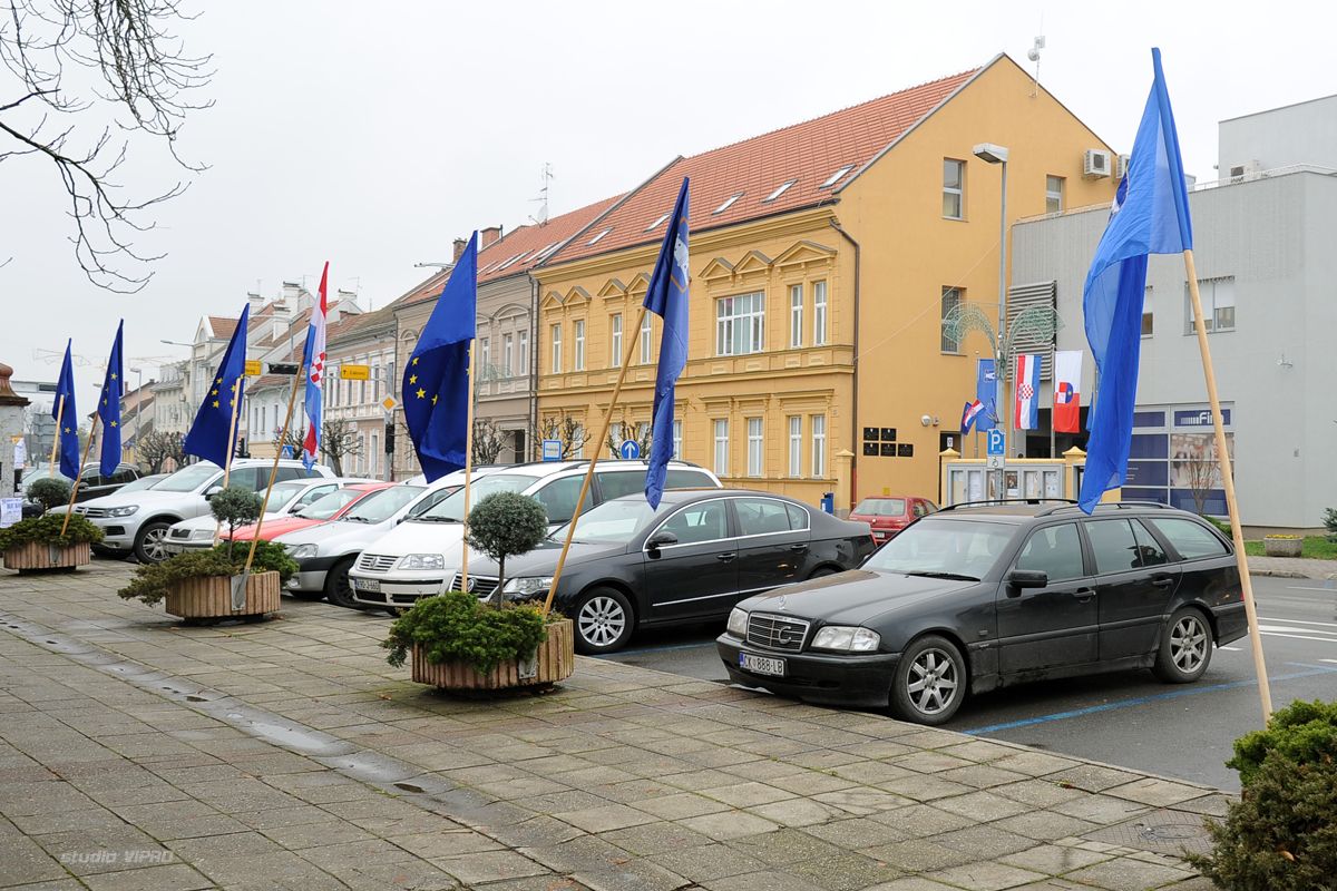 266810741dsc3356716599