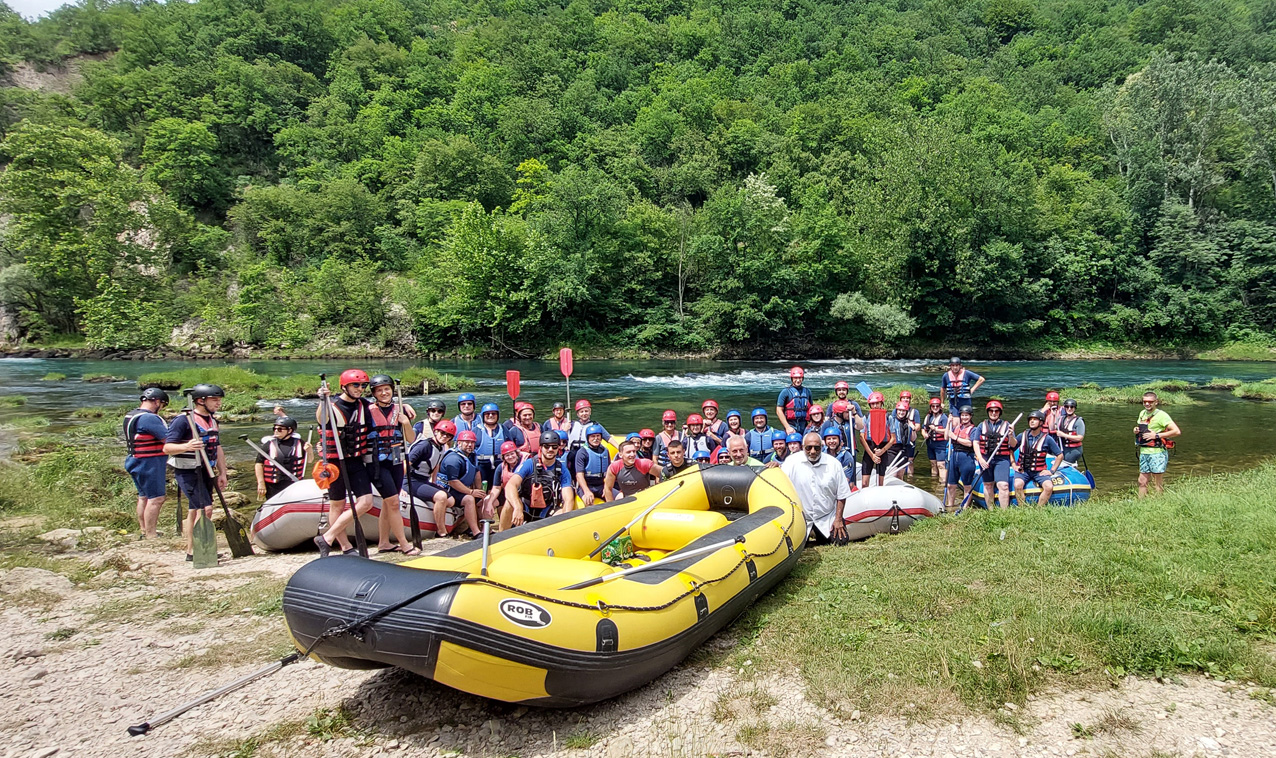 Raftingom po Uni, Labudovi se pripremali za Lov na labuđe pero