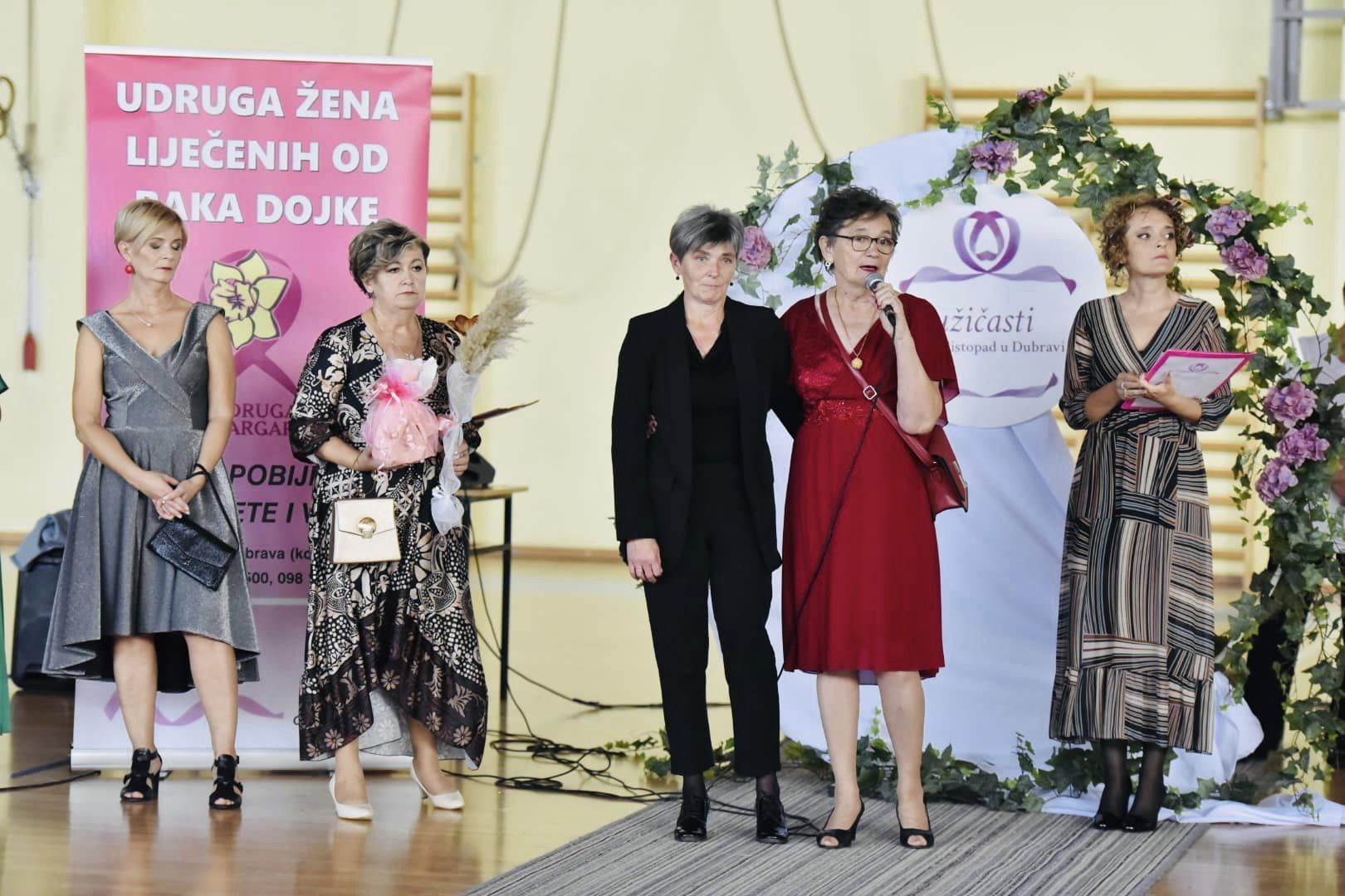 RUŽIČASTI LISTOPAD U DUBRAVI Članice kluba ‘Nova nada’ Čakovec gostovale na modnoj reviji RUŽIČASTI LISTOPAD U DUBRAVI Članice kluba ‘Nova nada’ Čakovec gostovale na modnoj reviji