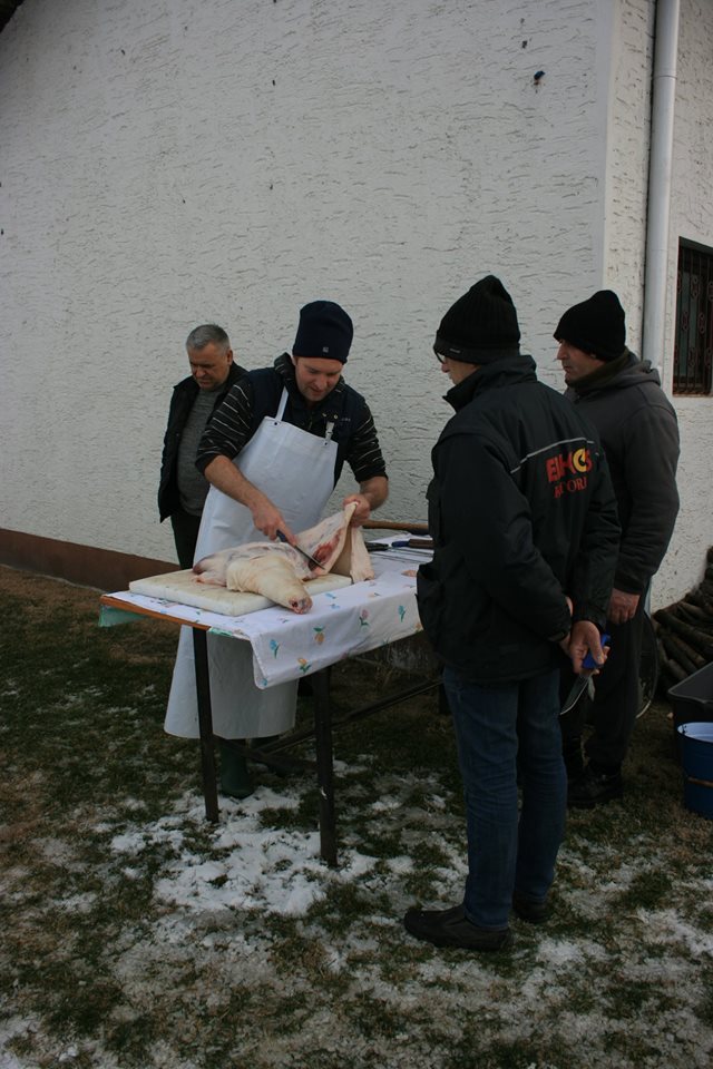 Tradicijsko kolinje okupilo brojne članove kotoripskog Graničara uoči početka priprema