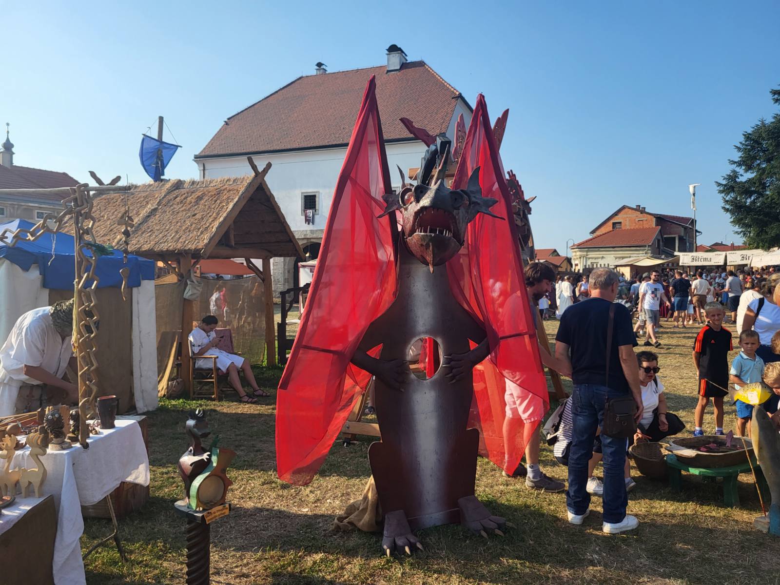 NA KOPRVNIČKIM BEDEMIMA Renesansni festival i ove godine privukao mnoštvo posjetitelja NA KOPRVNIČKIM BEDEMIMA Renesansni festival i ove godine privukao mnoštvo posjetitelja