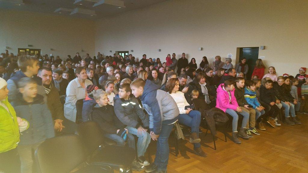 Zapaljena prva adventska svijeća u Svetoj Mariji