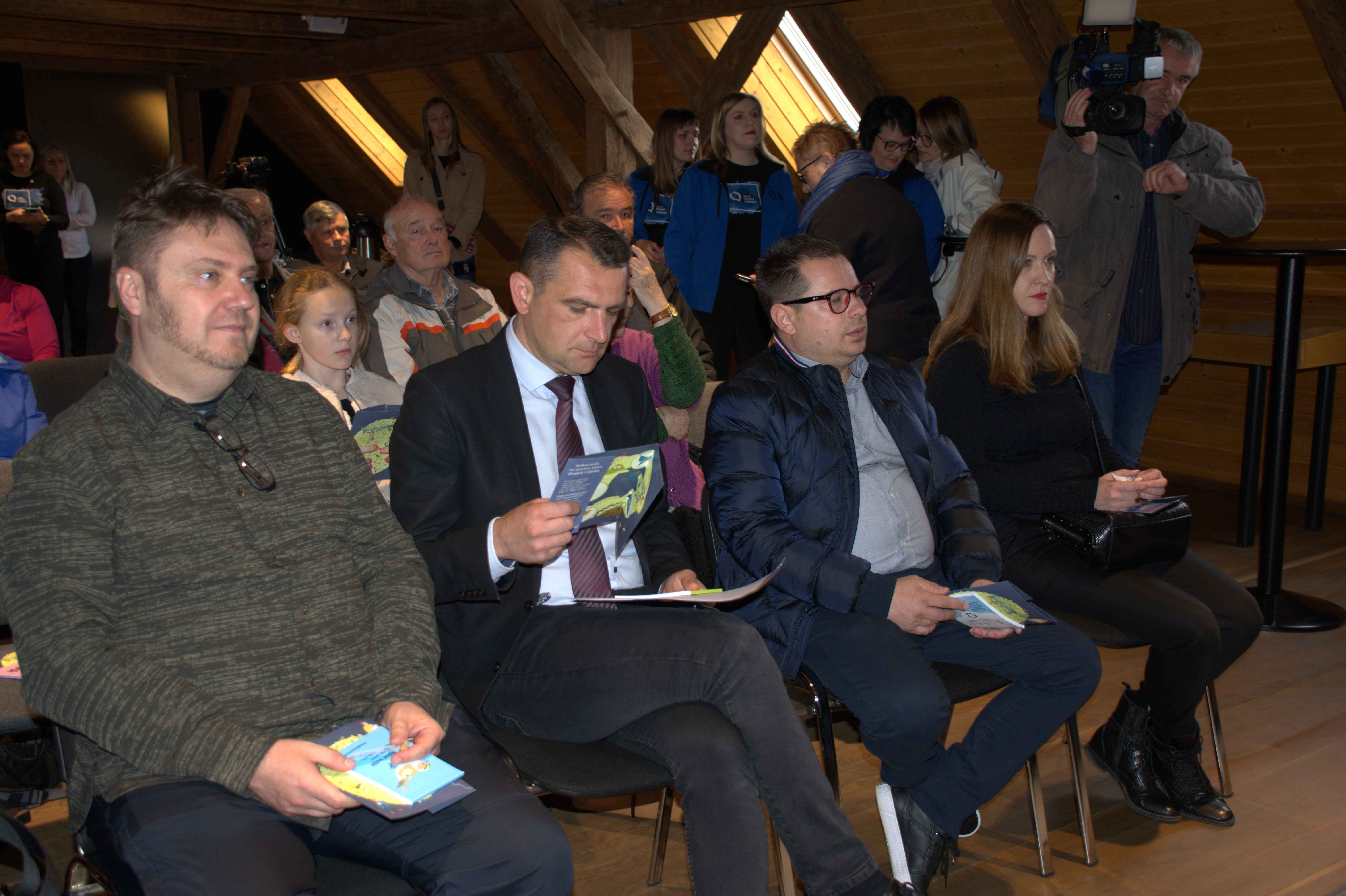 KRIŽOVEC Vrijeme je poslužilo i službeno je otvorena nova poučna staza “Čovjek i rijeka” KRIŽOVEC Vrijeme je poslužilo i službeno je otvorena nova poučna staza “Čovjek i rijeka”