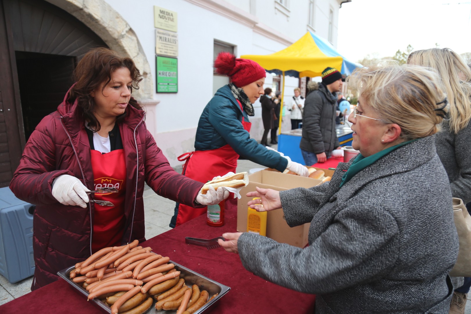 Građanima podijeljeno tisuću hot-dogova u središtu Čakovca