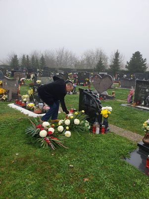 Počast poginulim i umrlim bojovnicima HOS-a