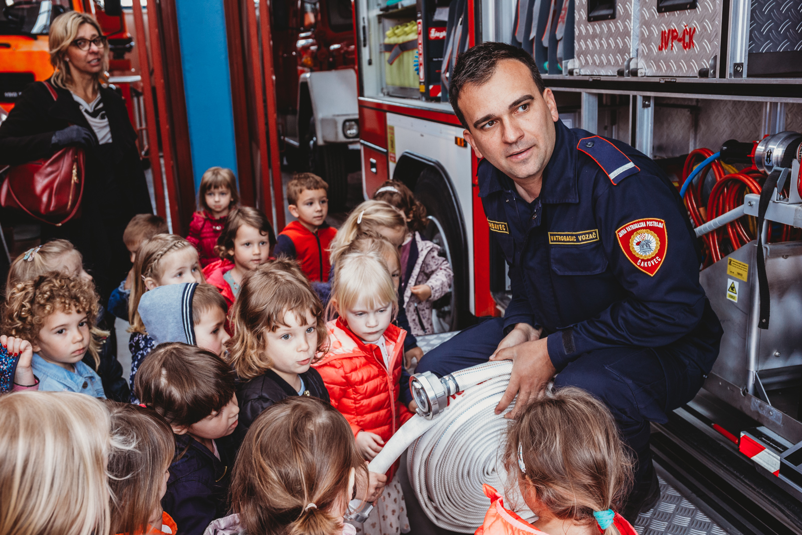Mališani iz Dječjeg vrtića Cipelica posjetili vatrogasce