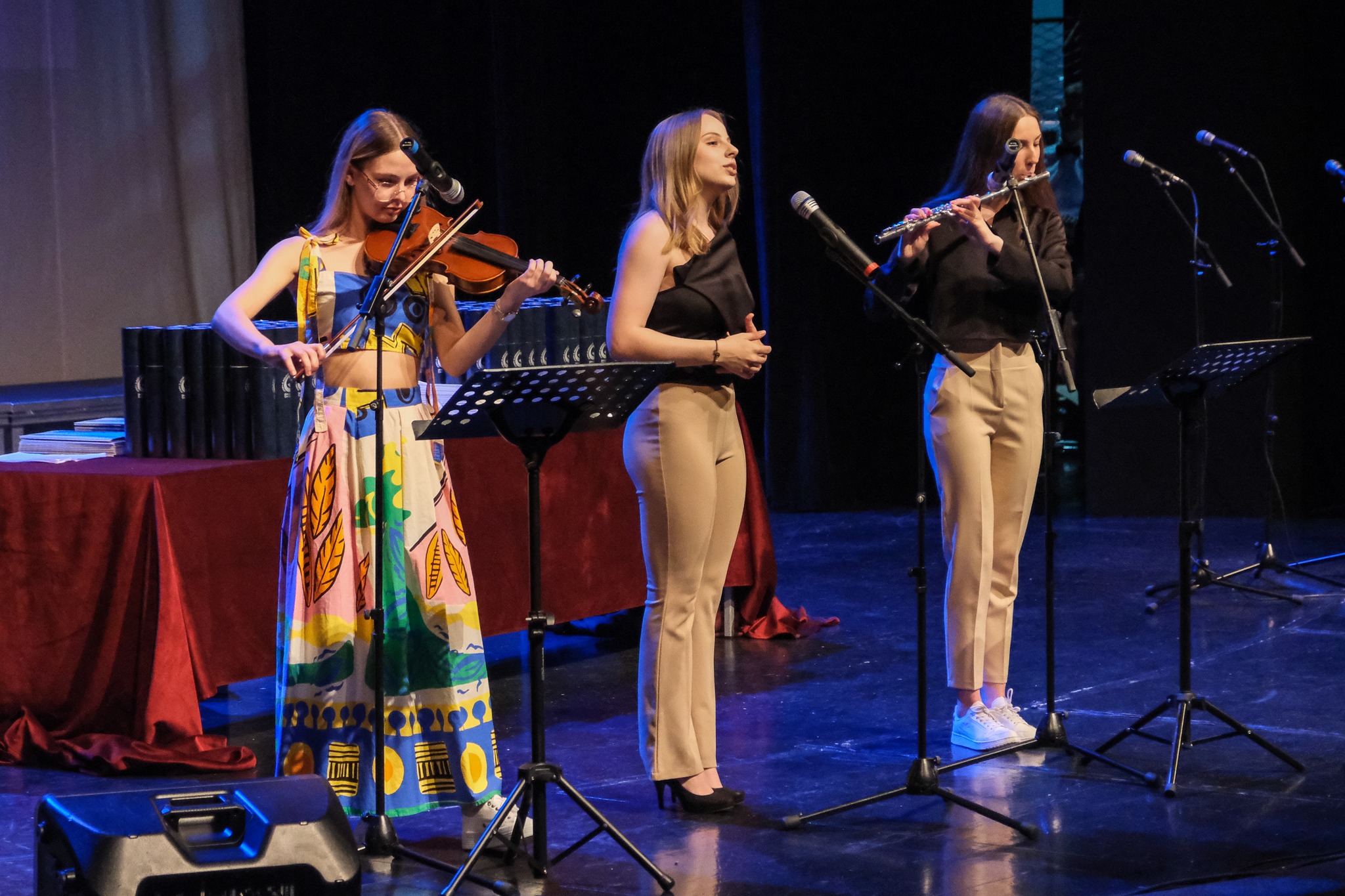 GIMNAZIJA JOSIPA SLAVENSKOG Predivni trenuci s podjele svjedodžbi