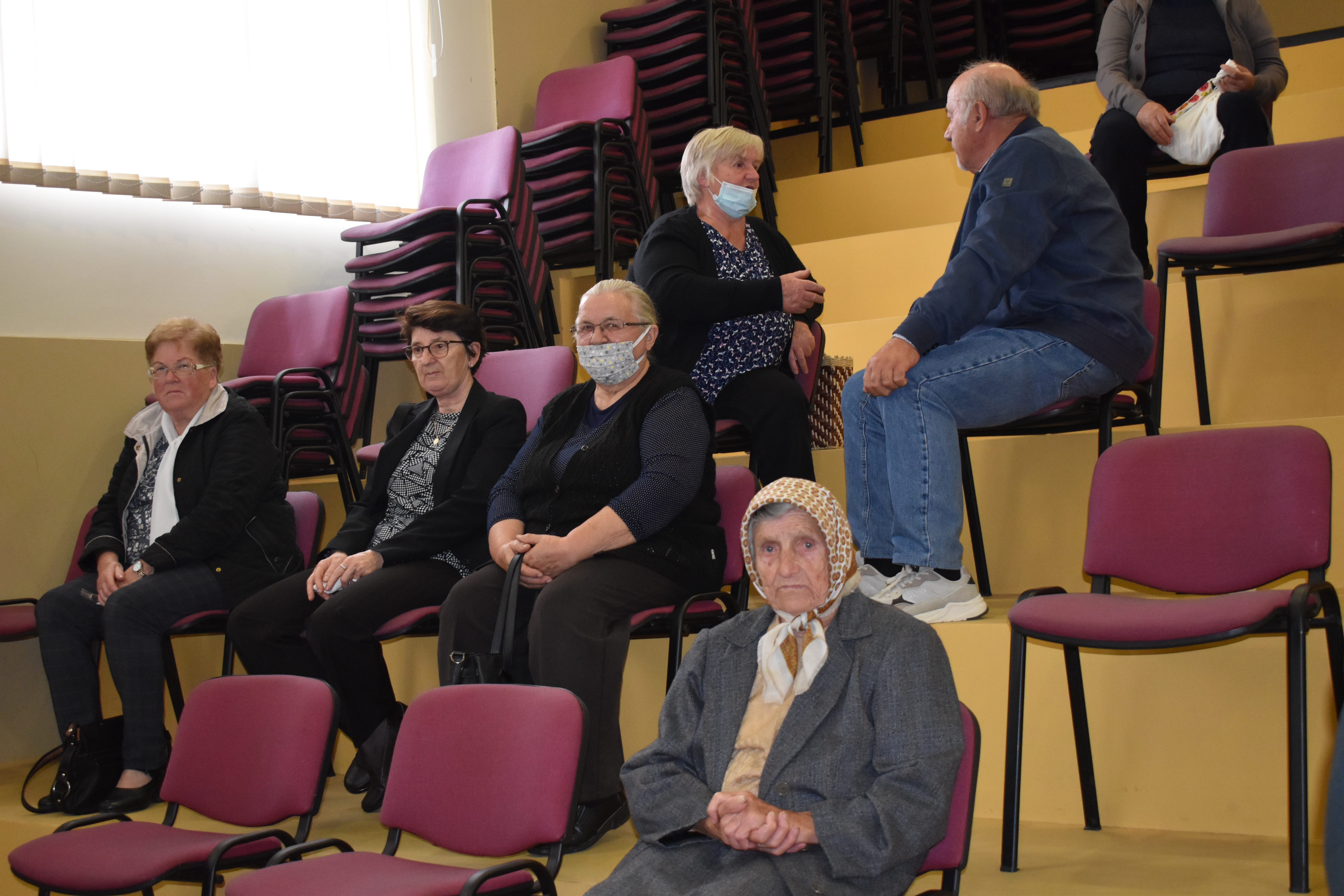 Izložba marama i kravata u Domašincu