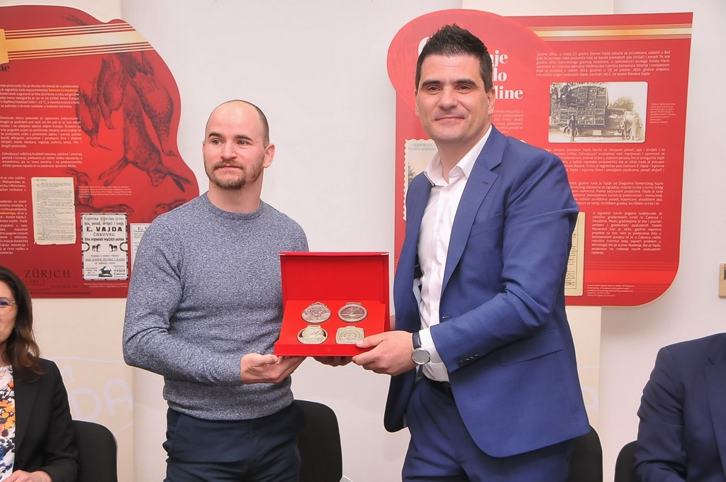 Nakon 25 godina Vajda i dalje uz Filipa Udea