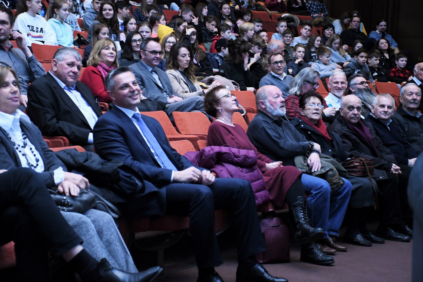 CENTAR ZA KULTURU ČAKOVEC Povodom 45 godina umjetničkog stvaralaštva, Školi animiranog filma dodijeljena Povelja Grada Čakovca!  Članovi Škole animiranog filma Čakovec, jedne od uspješnijih dječjih filmskih obitelji regije te najdugovječnije takve škole u