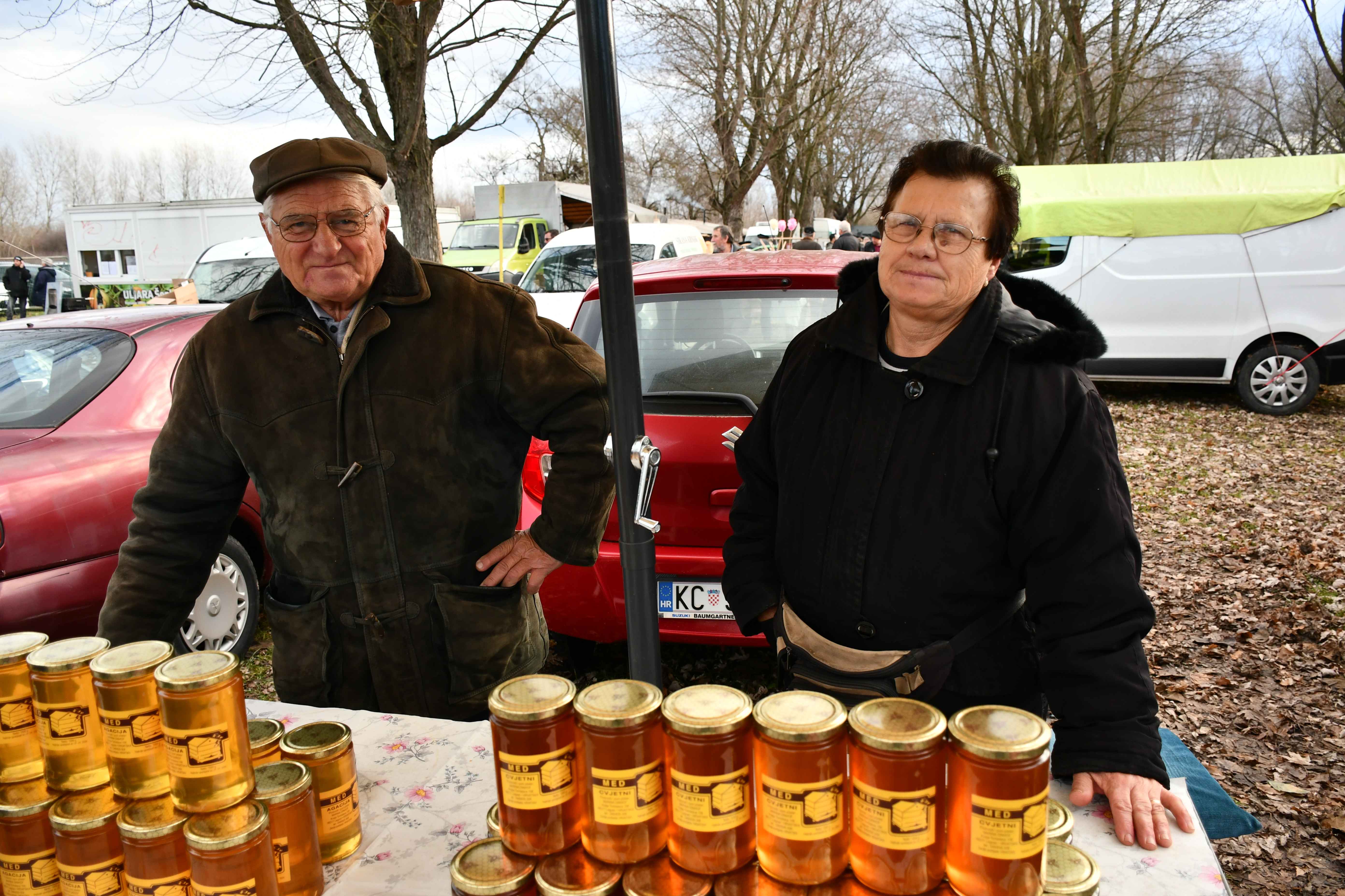 ZUBATO SUNCE Bogata ponuda voća i povrća na čakovečkom sajmu, a zaigrao se i šah!