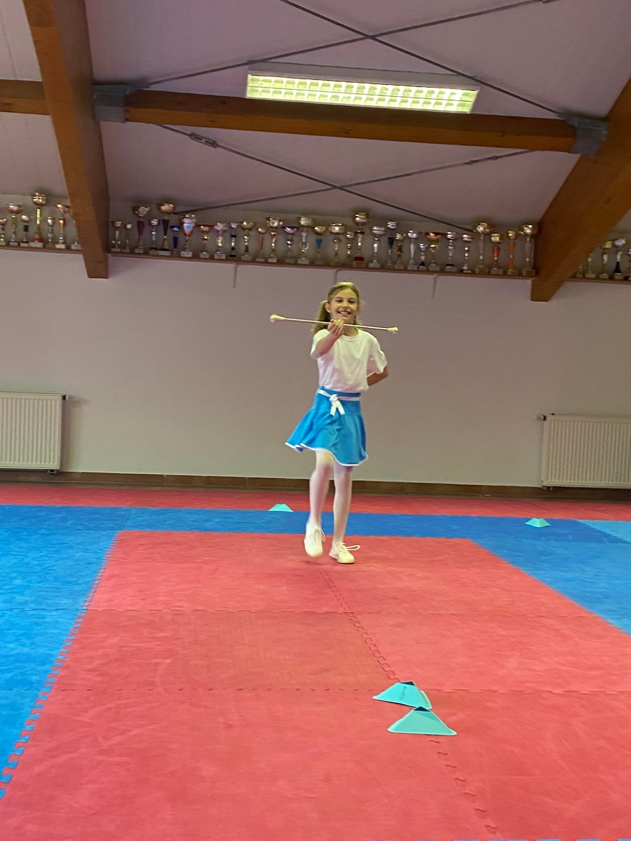 MAŽORETKINJE MALE SUBOTICE U novim uniformama do medalja!