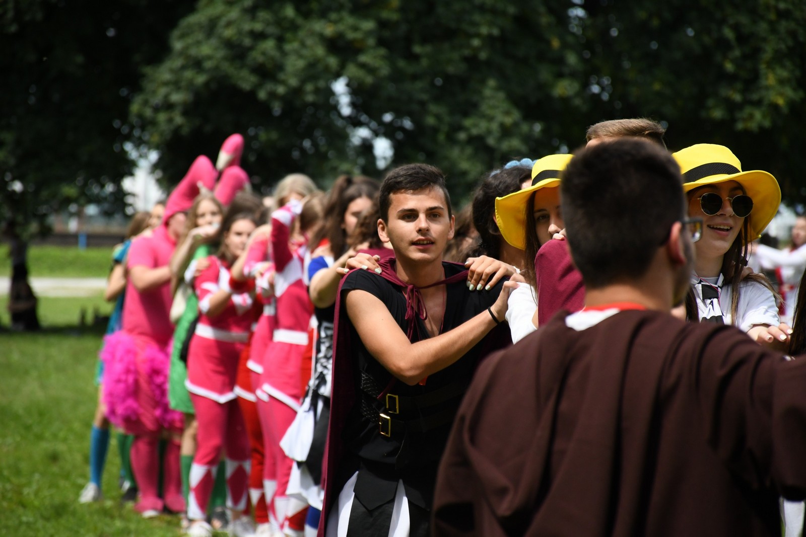 FOTO Povorka protutnjala gradom, maturanti s osmjehom dočekali kraj srednje škole!