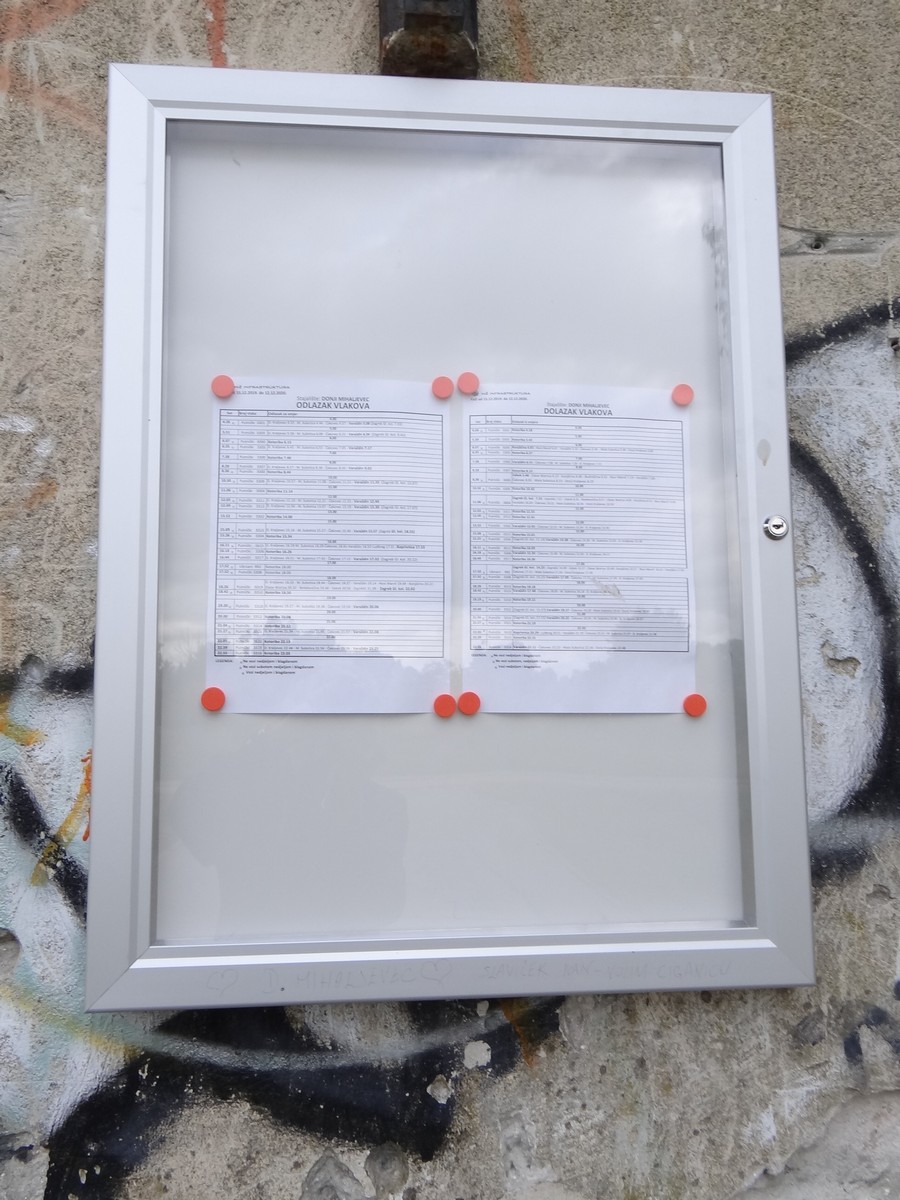 FOTO Željeznička postaja koja to nije: Vandalizam nad zapuštenom željezničkom postajom Donji Mihaljevec FOTO Željeznička postaja koja to nije: Vandalizam nad zapuštenom željezničkom postajom Donji Mihaljevec