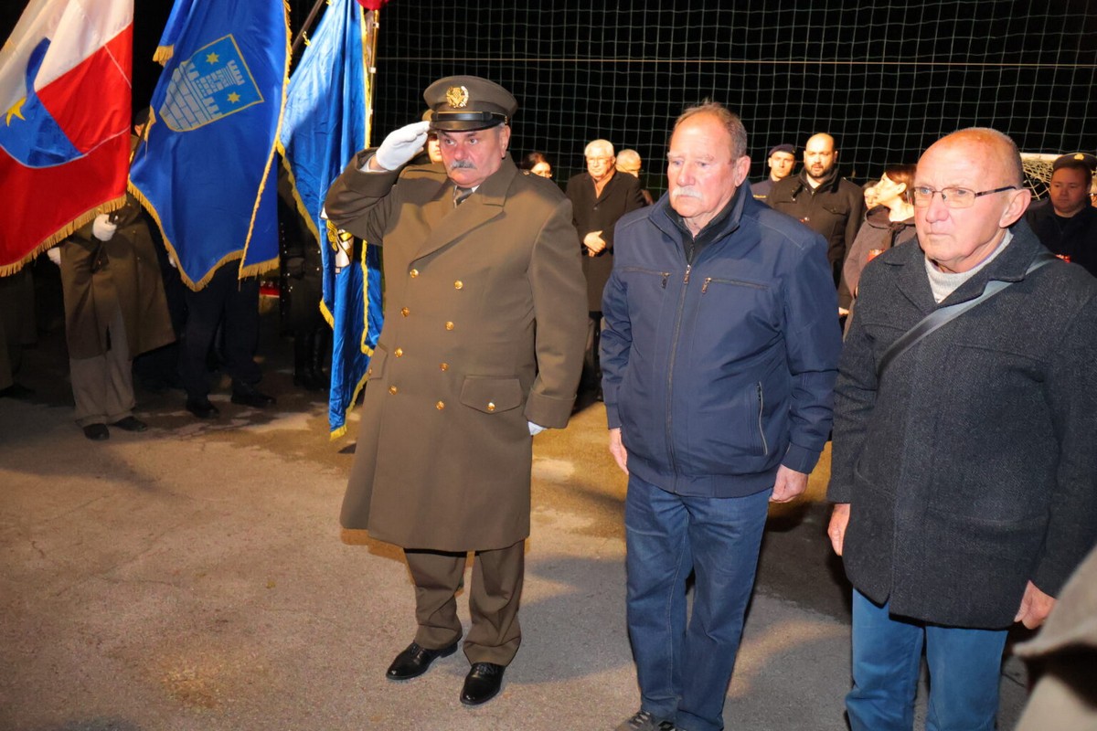 DAN SJEĆANJA Čakovec se i ove godine dostojanstveno prisjetio žrtava Vukovara i Škrabrnje te obljetnice pogibije Nikole VII. Zrinskog DAN SJEĆANJA Čakovec se i ove godine dostojanstveno prisjetio žrtava Vukovara i Škrabrnje te obljetnice pogibije Nikole VII. Zrinskog