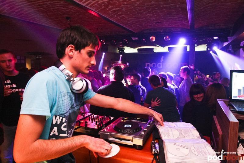 slika0005 Podroom (Subota, 20.10.2012 – Pop & RnB vs House – DJ Nixou)