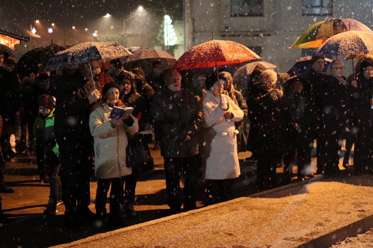 SVETI MARTIN NA MURI Paljenjem prve adventske svijeće započelo je najradosnije doba u godini