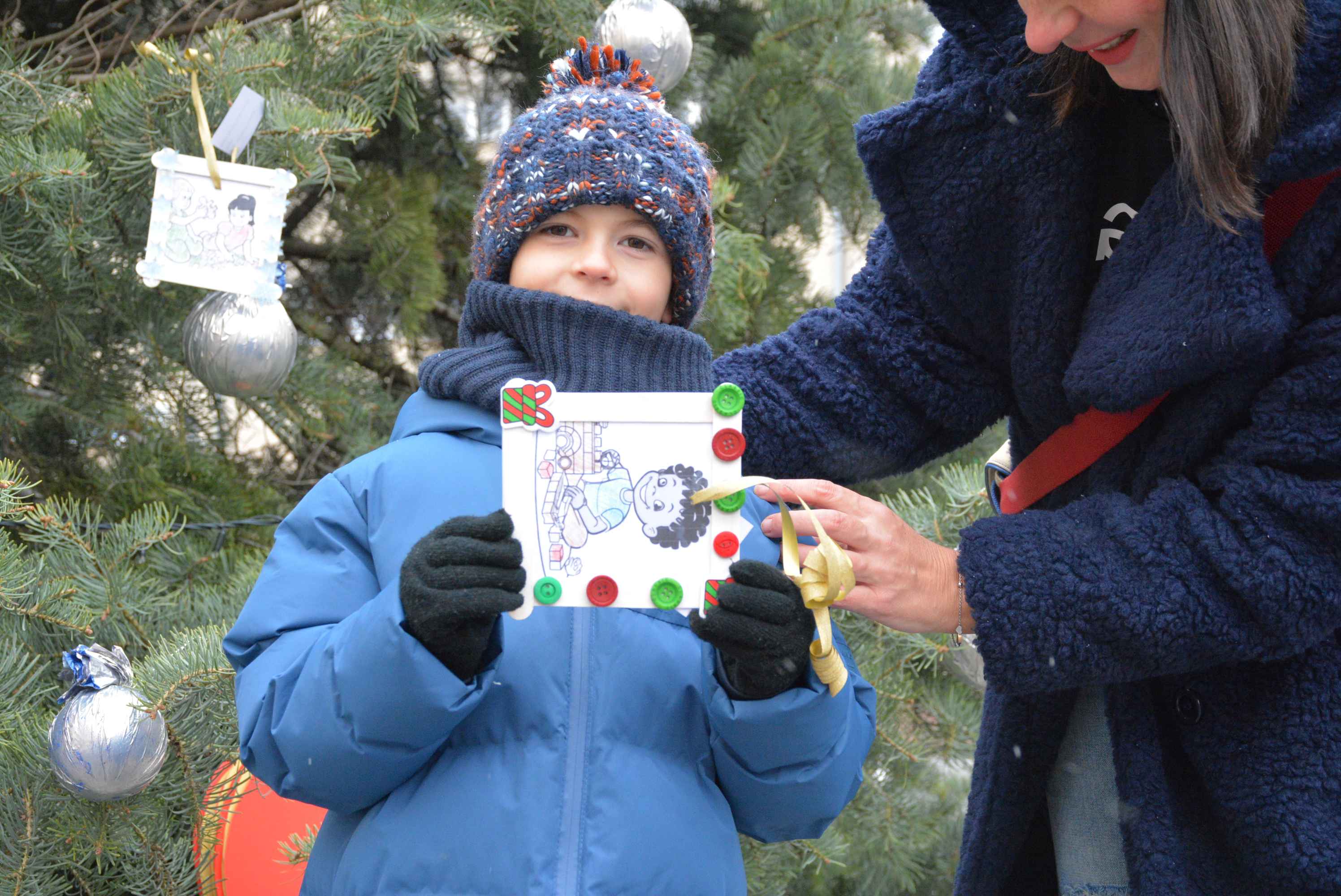 FOTO/VIDEO Zabundani veliki i mali unatoč gustom snijegu i hladnoći proveli prijepodne u veselom raspoloženju