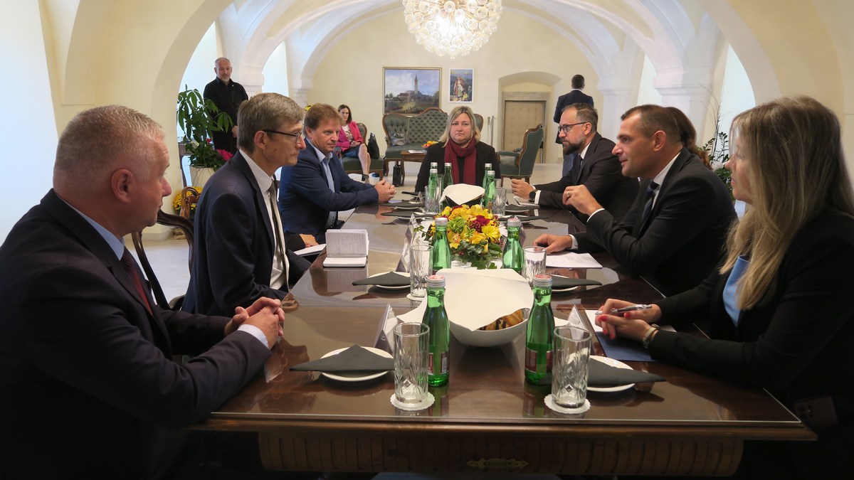 Austrijski veleposlanik u Međimurju, otvoreno pitanje dvostrukog oporezivanja naših ljudi koji rade u Austriji Austrijski veleposlanik u Međimurju, otvoreno pitanje dvostrukog oporezivanja naših ljudi koji rade u Austriji