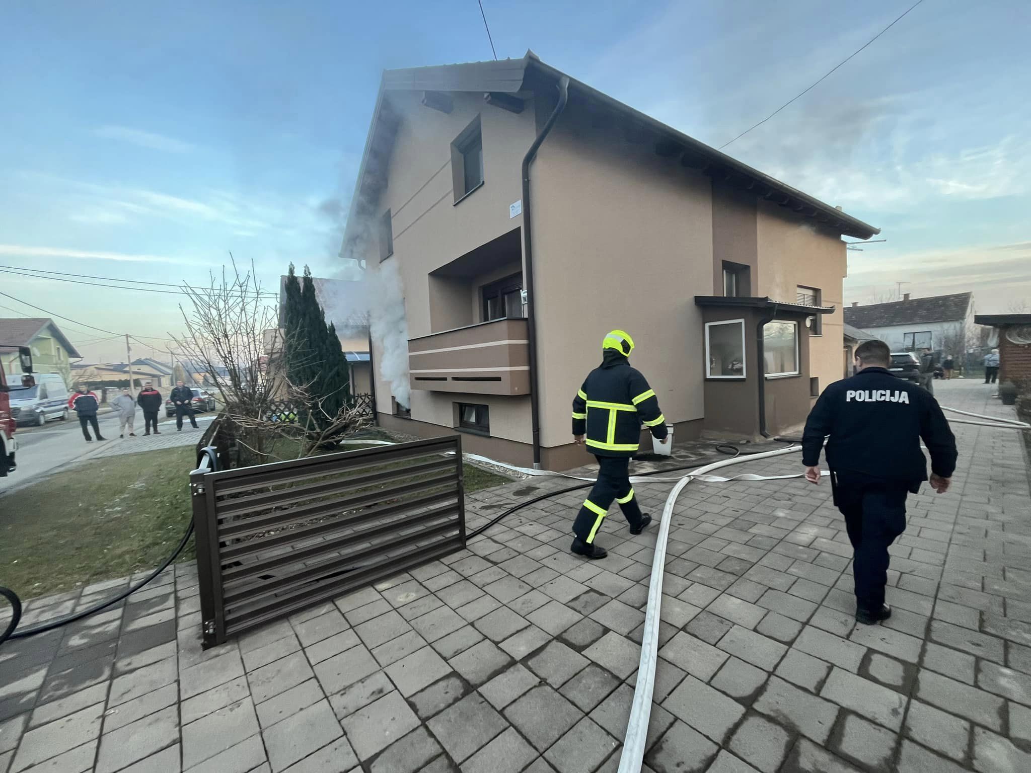 DUNJKOVEC Gorjela je kuća, vatrogasci ubrzo ugasili požar