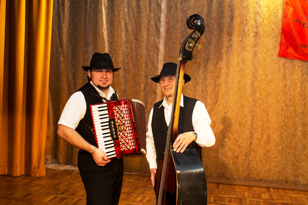 img0098folklorraz822469