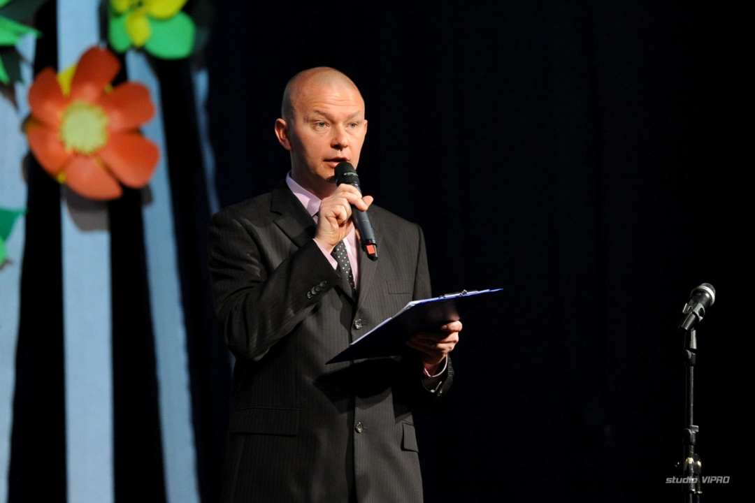 279611437dsc5392380035