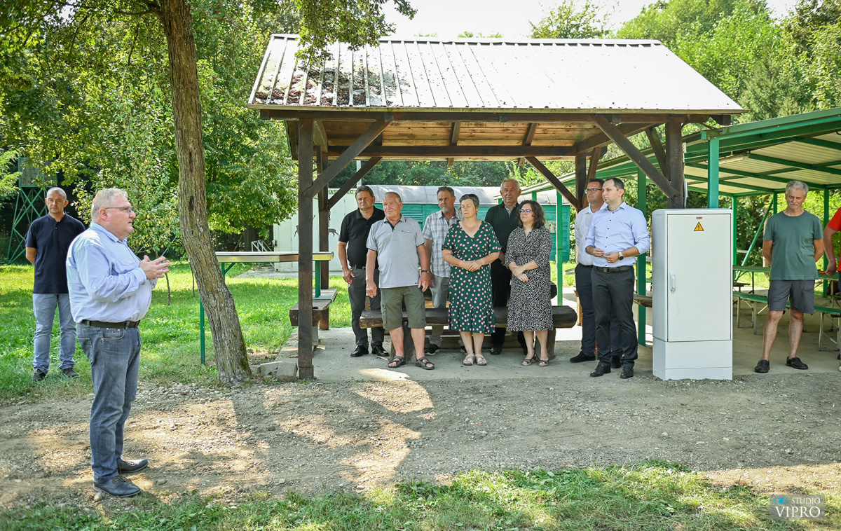 FOTO Priključkom struje završeno uređenje Lovačkog doma u Draškovcu