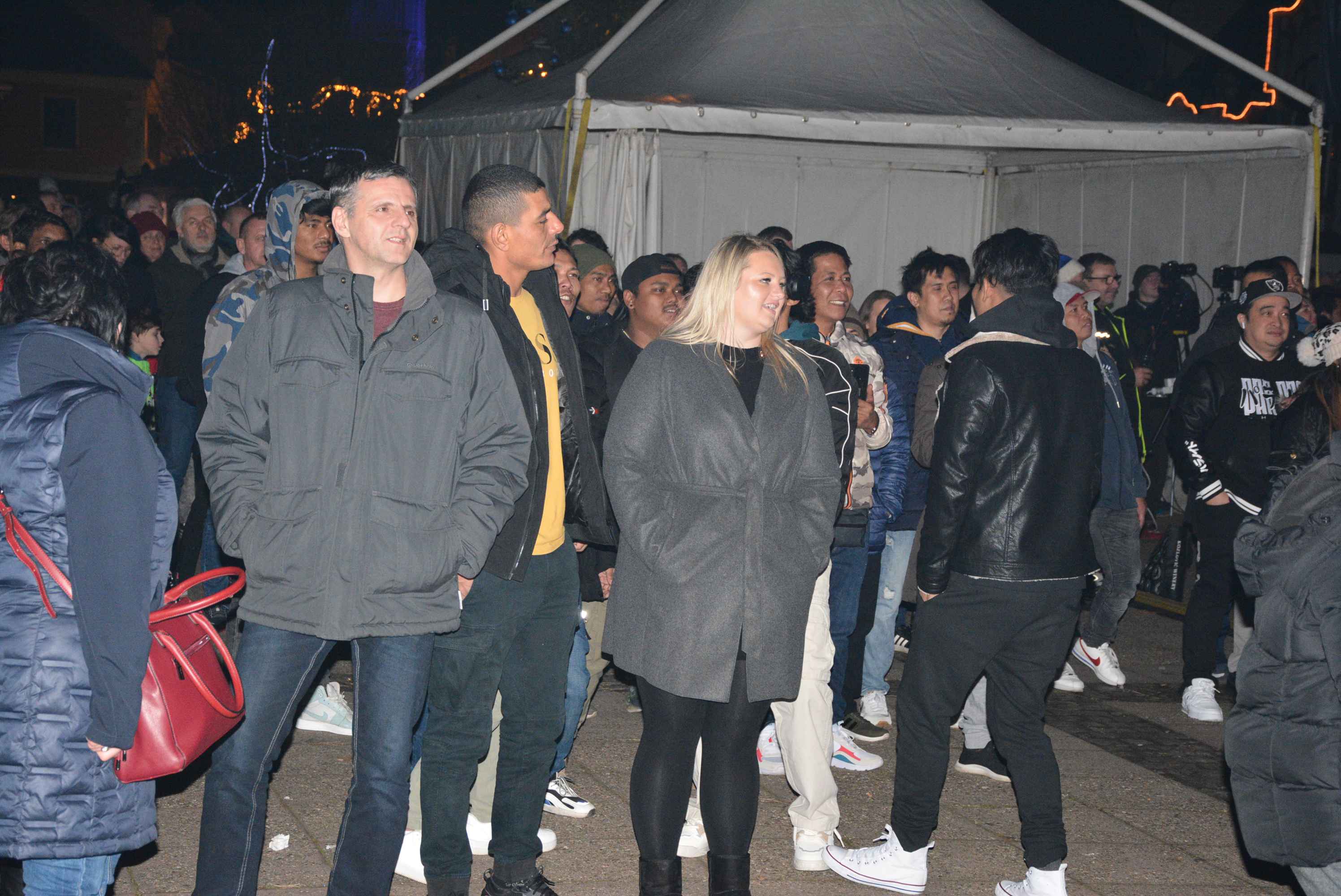 FOTO/VIDEO Čakovec veselo proslavio dolazak 2024. uz ritam ‘Noćne smjene’ i puni trg