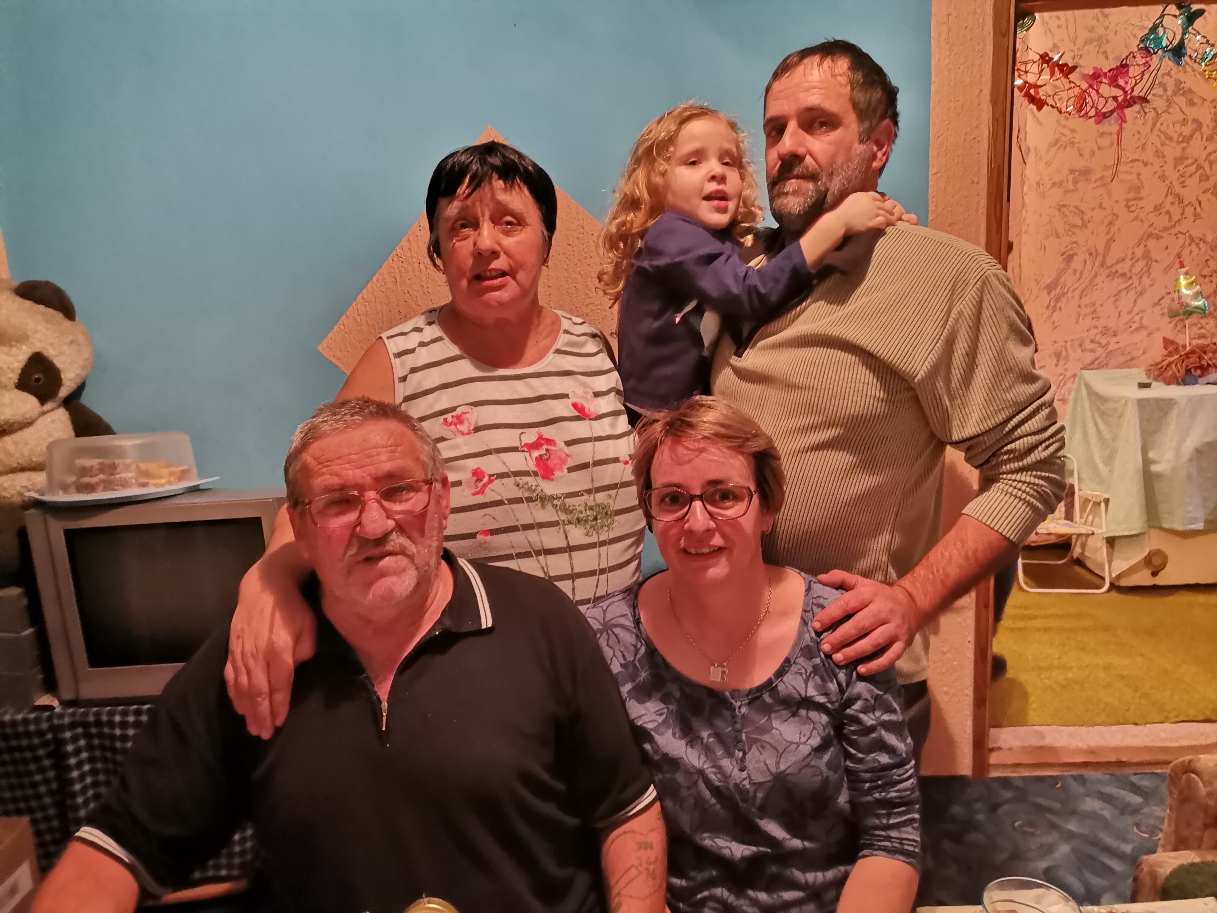 IZNENAĐENJE ZA 70. ROĐENDAN Ivana Novaka, dimnjačara iz Kuršanca, u rano jutro iznenadili njegovi najmiliji IZNENAĐENJE ZA 70. ROĐENDAN Ivana Novaka, dimnjačara iz Kuršanca, u rano jutro iznenadili njegovi najmiliji