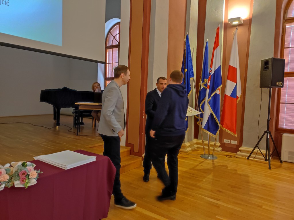 OBRTNIČKA KOMORA Novopečenim majstorima uručene diplome!