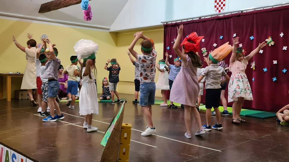 DONJI VIDOVEC Jučer su se mladi vrtićarci oprostili od teta i vrtića