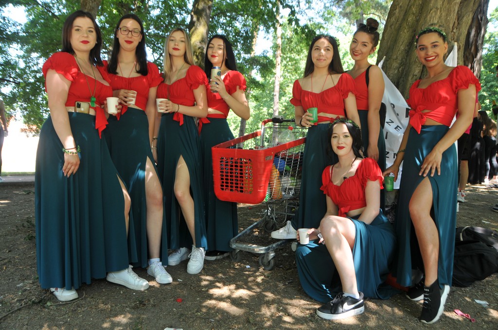 Maturanti se zabavljaju u čakovečkom parku