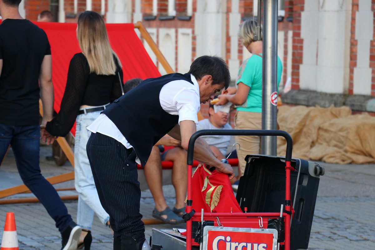 FOTO Prvi dan Porcijunkulovog započeo spektakularnim artističkim showom – “Dangerous Show” Cirkerosa Cirkusa