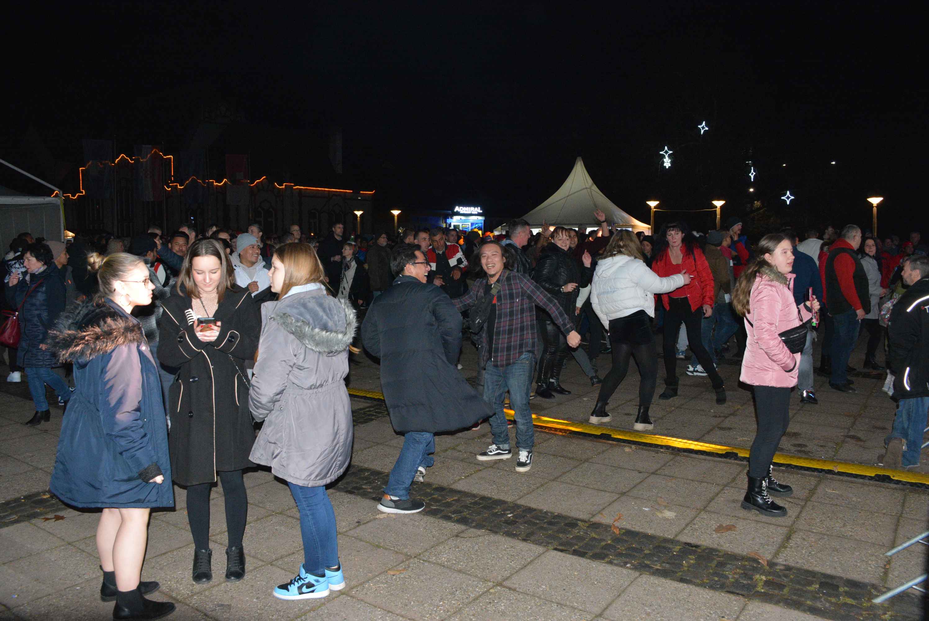 FOTO/VIDEO Čakovec veselo proslavio dolazak 2024. uz ritam ‘Noćne smjene’ i puni trg
