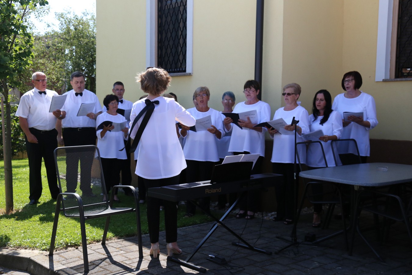 Mladen Cikač iz Gornjeg Hrašćana u Macincu služio mladu misu