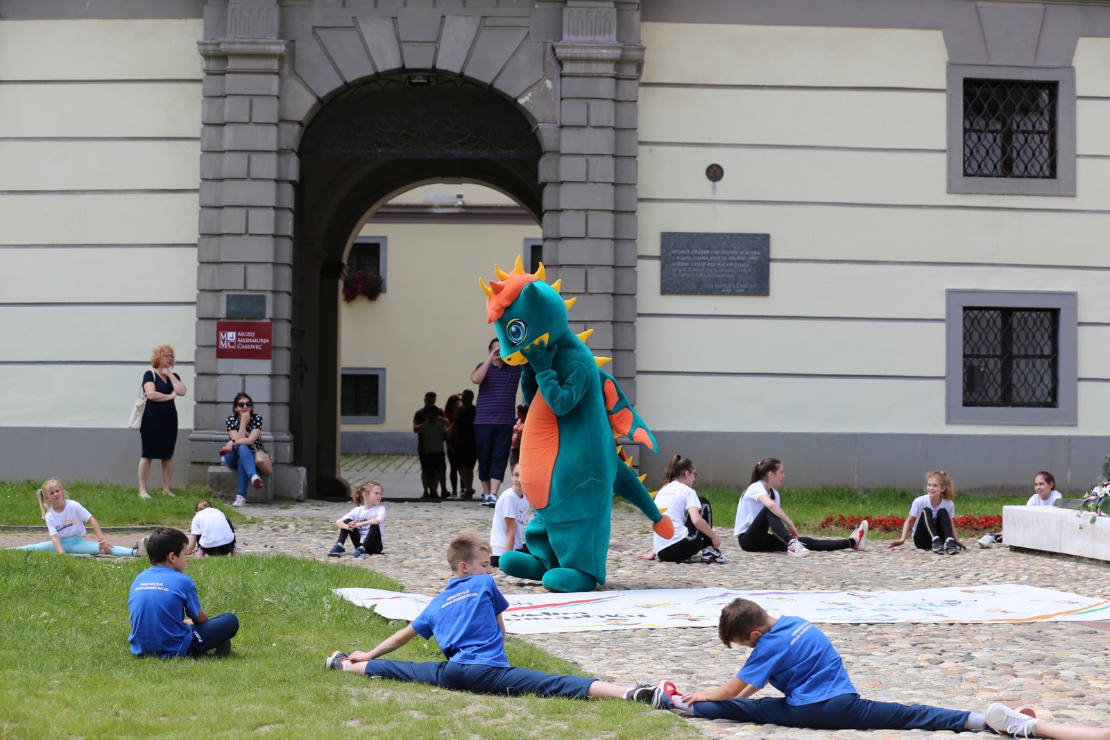 BRAVO! 356 Međimuraca i Međimurki zajedničkim je snagama napravilo više od 600 metara dugu špagu BRAVO! 356 Međimuraca i Međimurki zajedničkim je snagama napravilo više od 600 metara dugu špagu